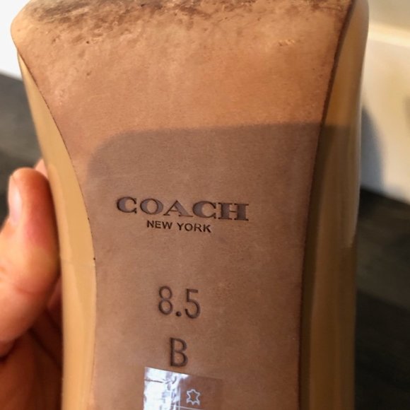 Coach Nude/Tan Patent Leather Pointed Toe Heels Pumps Size 8.5 - Picture 12 of 17